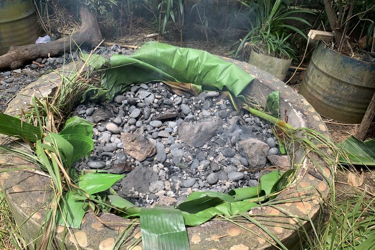 Masak Bakar Batu Jadi Tradisi Di Papua