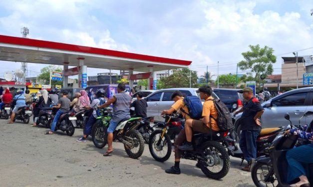 Antrean BBM Mengular Di Daerah, Warga Keluhkan Pasokan