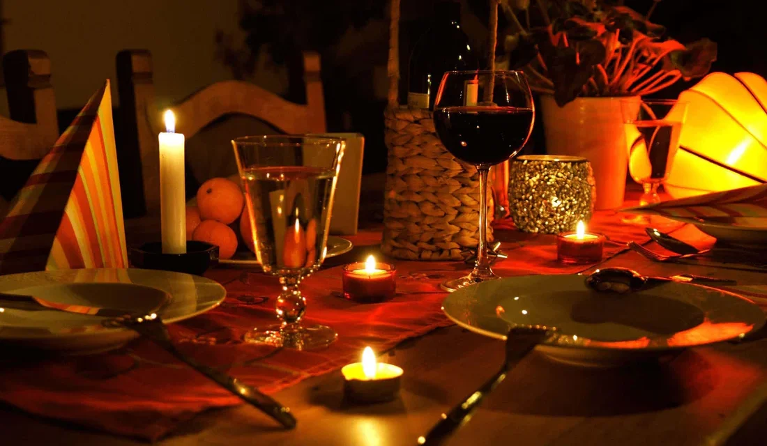 Konsep Candle Light Dinner Dan Menciptakan Suasana Romantis
