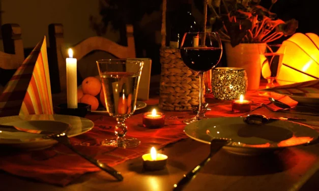 Konsep Candle Light Dinner Dan Menciptakan Suasana Romantis