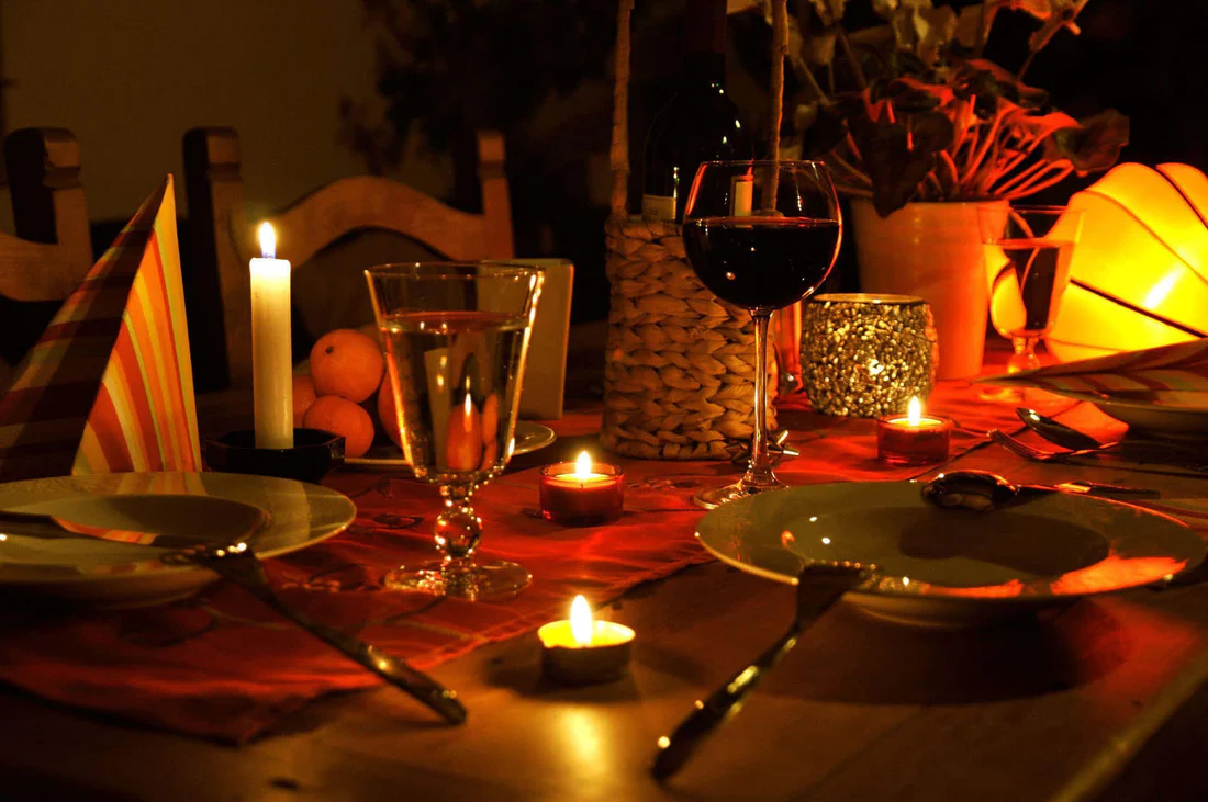 Konsep Candle Light Dinner Dan Menciptakan Suasana Romantis