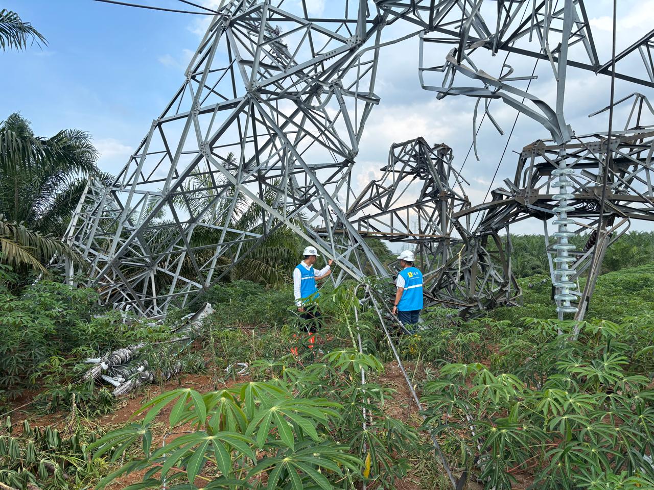 Upaya Perbaikan Dikebut Setelah 12 Tower Transmisi Rusak