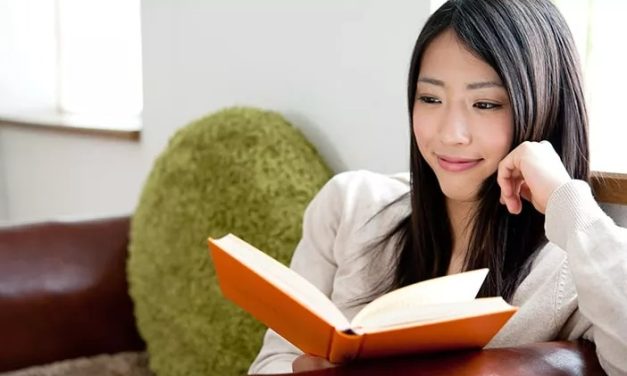 Manfaat Membaca Buku Bagi Pengembangan Diri