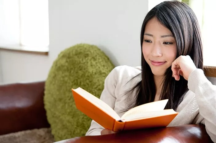 Manfaat Membaca Buku Bagi Pengembangan Diri