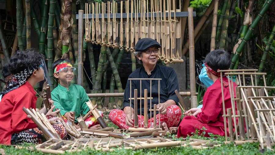 Budaya Lokal: Upaya Melestarikan Tradisi Di Tengah Modernisasi