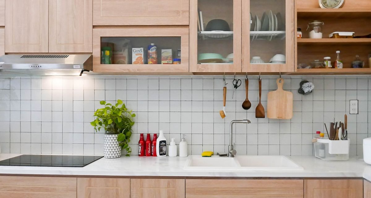 Dapur Rapi: Kebiasaan Menyimpan Peralatan Dan Bahan Makanan